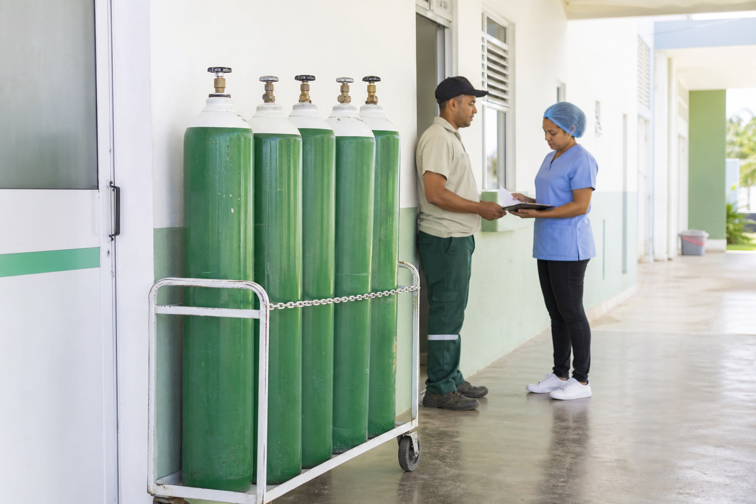 Entrega segura de cilindros de oxigeno en un entorno clinico
